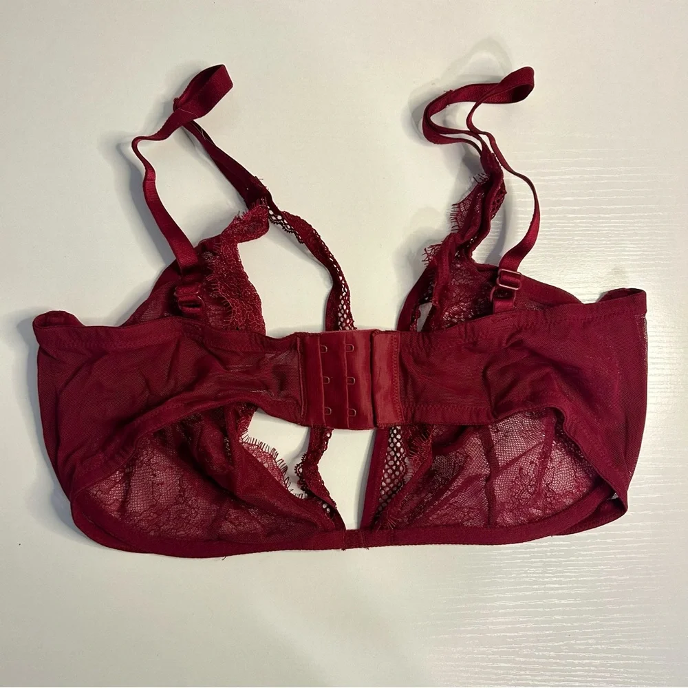 Victoria Secret‎ Chantilly Lace Plunge Bra, Red 36DD